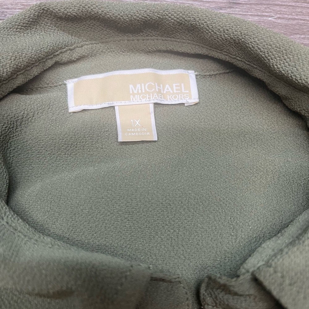 Michael Kors 1X Olive Green Zip Front Blouse ✨ Gold Hardware & Pockets - Picture 10 of 11